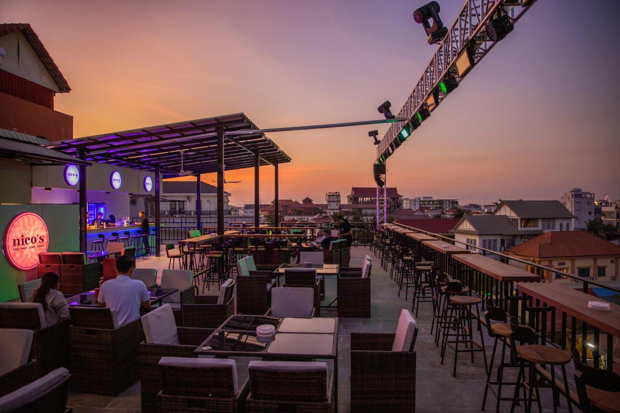 Nico'S Hotel And Skybar Siem Reap Exterior photo