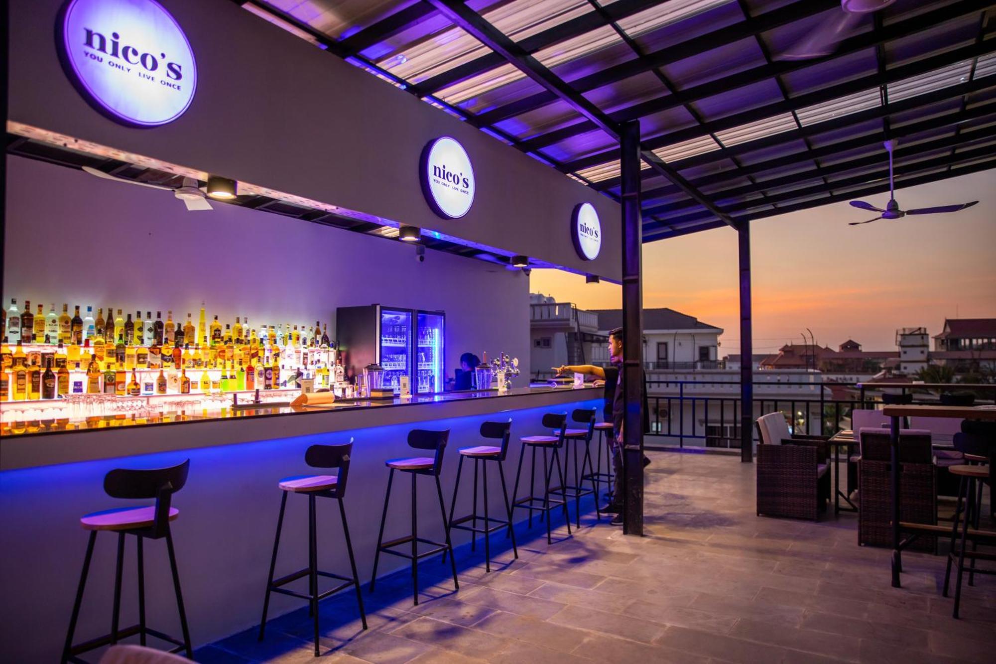 Nico'S Hotel And Skybar Siem Reap Exterior photo